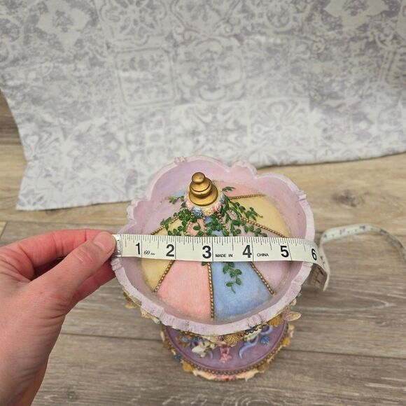 Beautiful Collectible Carousel That Lights Up With Use Of Batteries And Winds Up - Picture 3 of 15